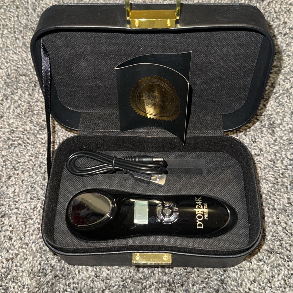 D’or 24k light therapy tool w/ case